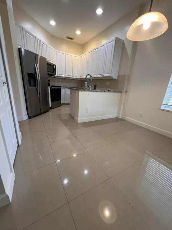 Port Saint Lucie, FL 34983,452 NE Canoe Park CIR