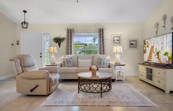 Port Saint Lucie, FL 34983,568 NW Colonial ST
