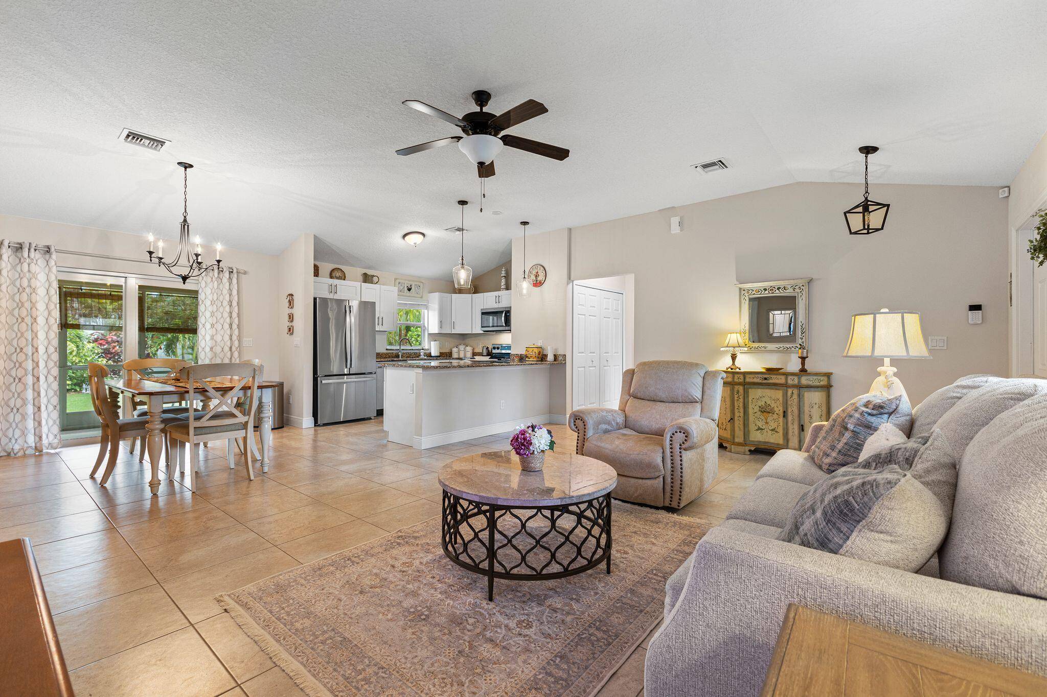 Port Saint Lucie, FL 34983,568 NW NW Colonial ST
