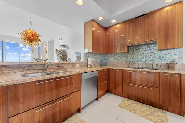 Singer Island, FL 33404,2700 N Ocean DR Ph4b