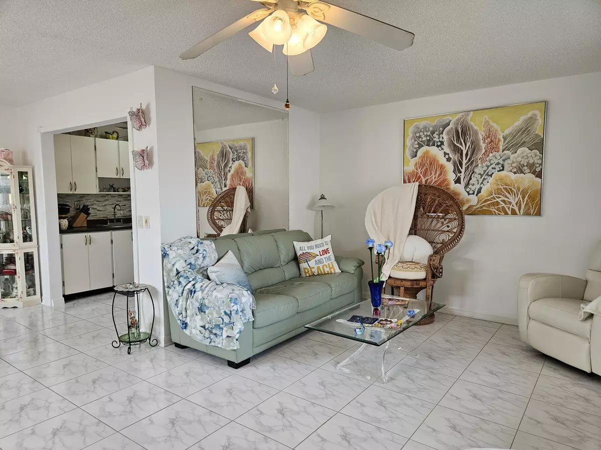 Delray Beach, FL 33484,224 Burgundy E