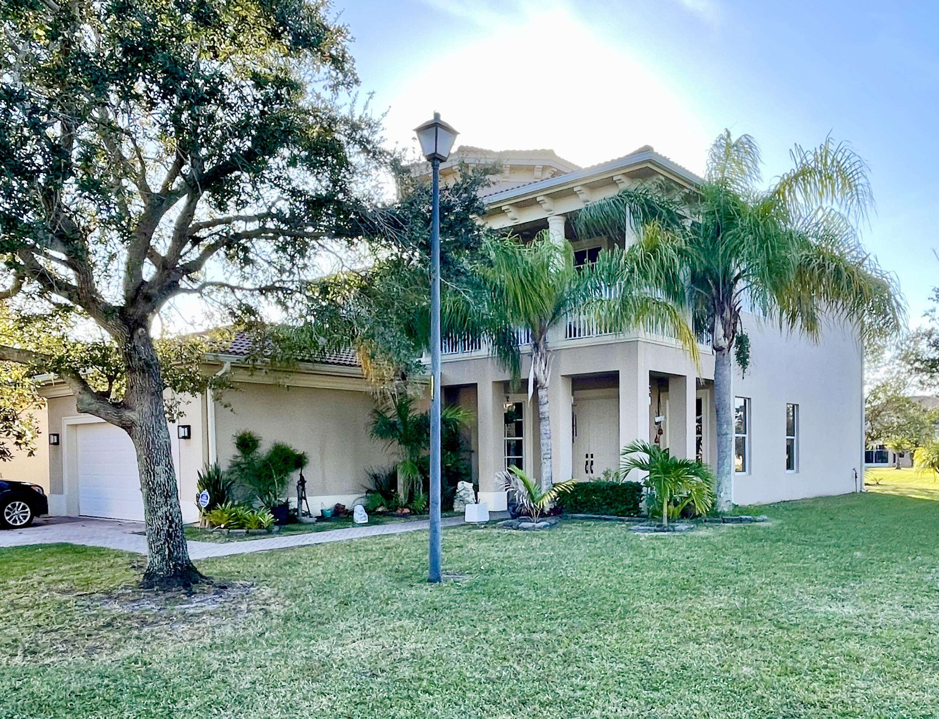 2001 SW Albany TER, Vero Beach, FL 32968