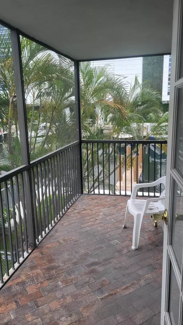 Fort Lauderdale, FL 33316,1424 SE 15th ST 25