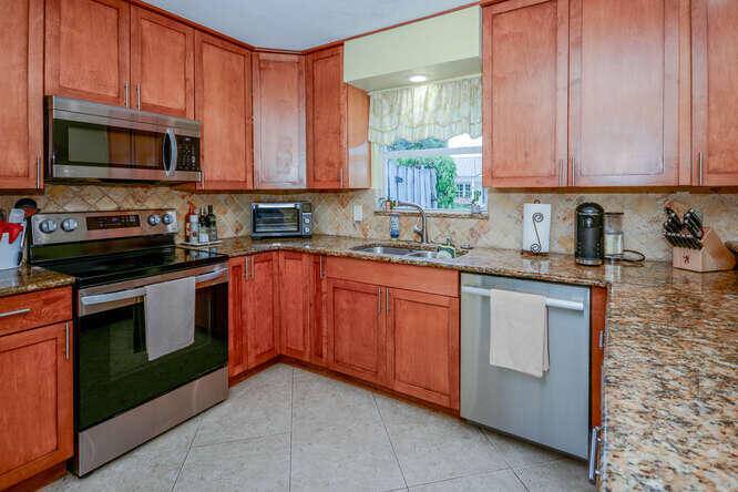 Tequesta, FL 33469,45 Birch PL