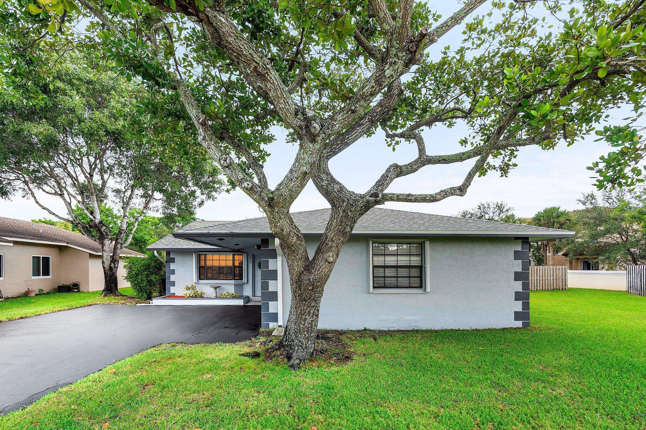 Tamarac, FL 33321,8864 NW 76 PL