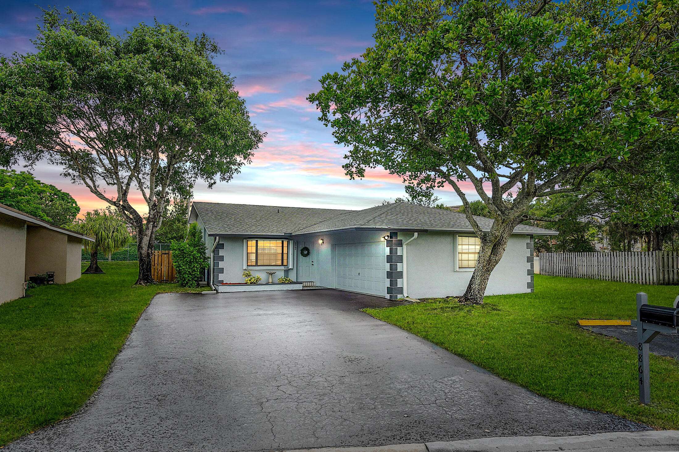 8864 NW 76 PL, Tamarac, FL 33321