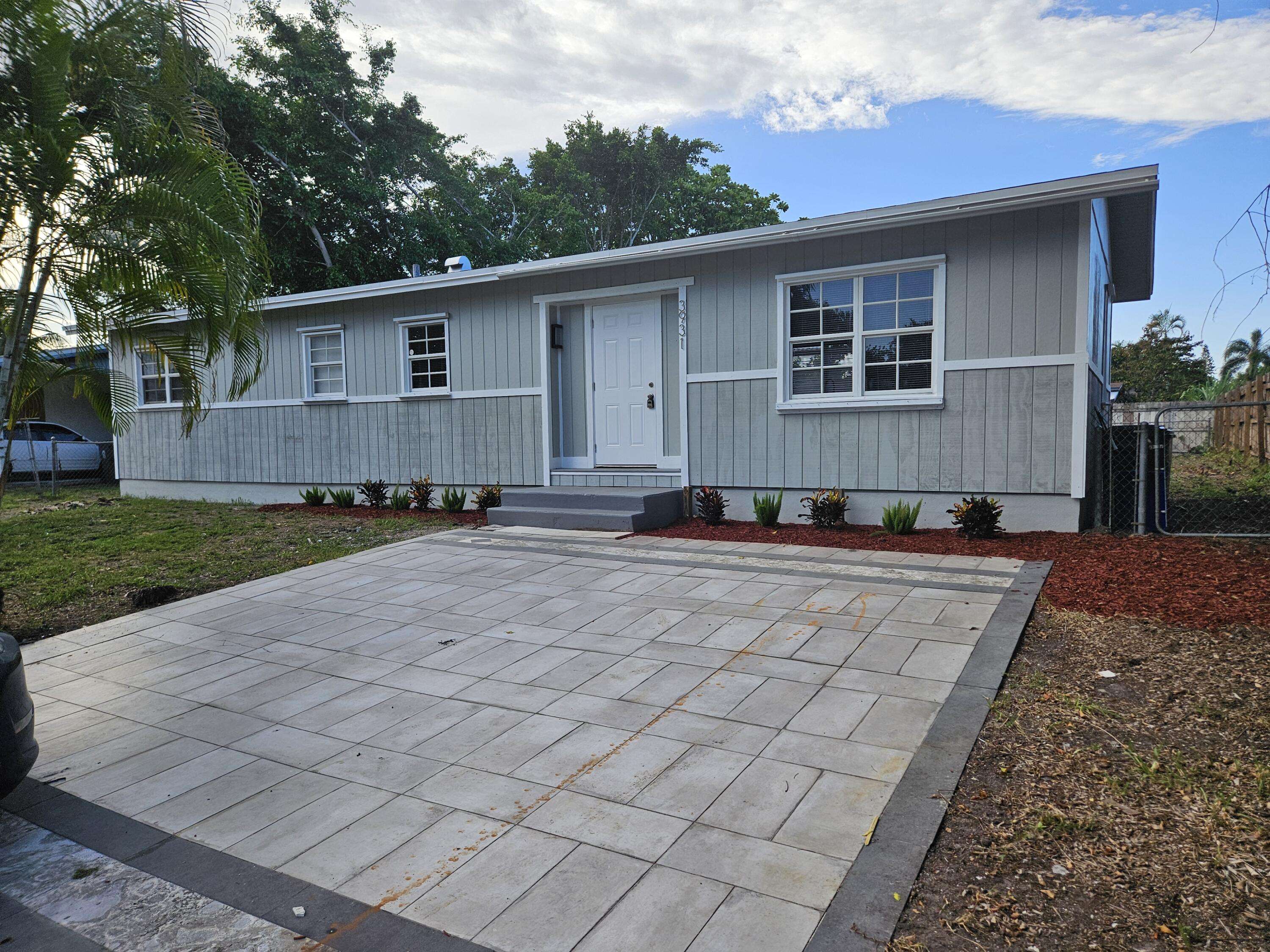 3931 Kewanee RD, Lantana, FL 33462