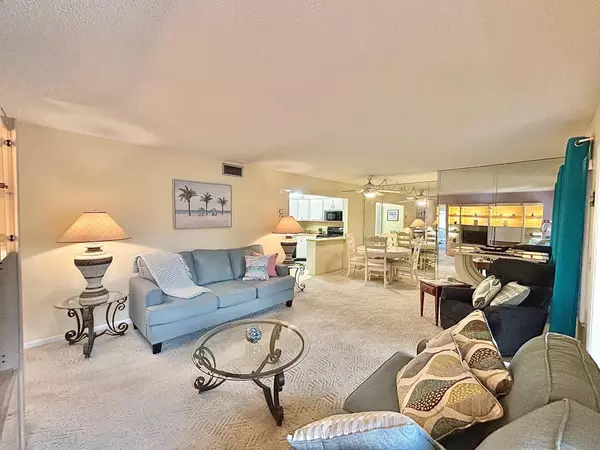 141 Lake Pine CIR A-2, Greenacres, FL 33463