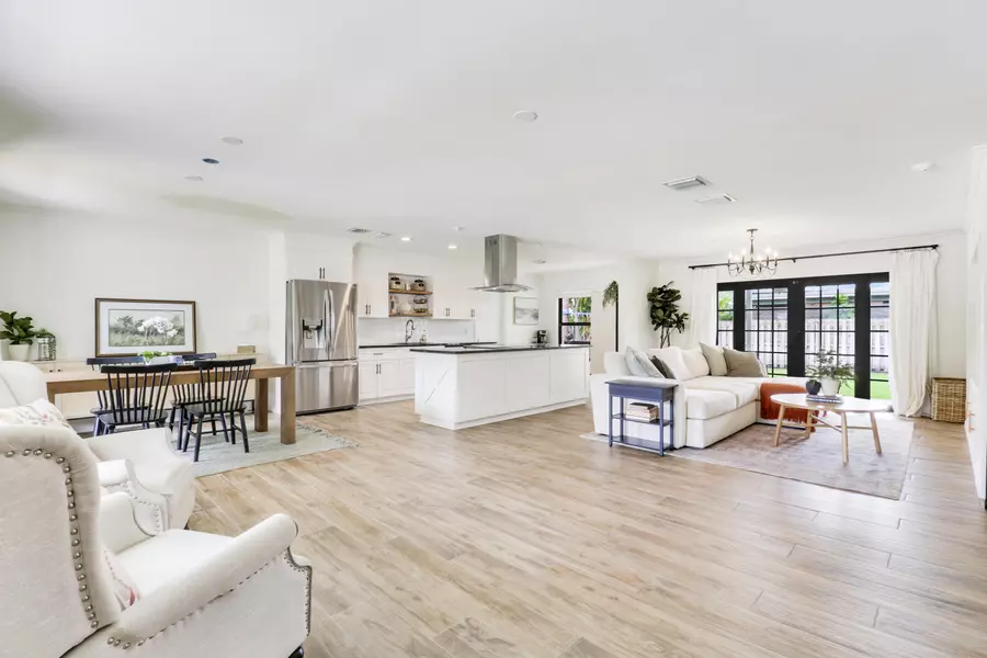 902 Oak CIR, Jupiter, FL 33458