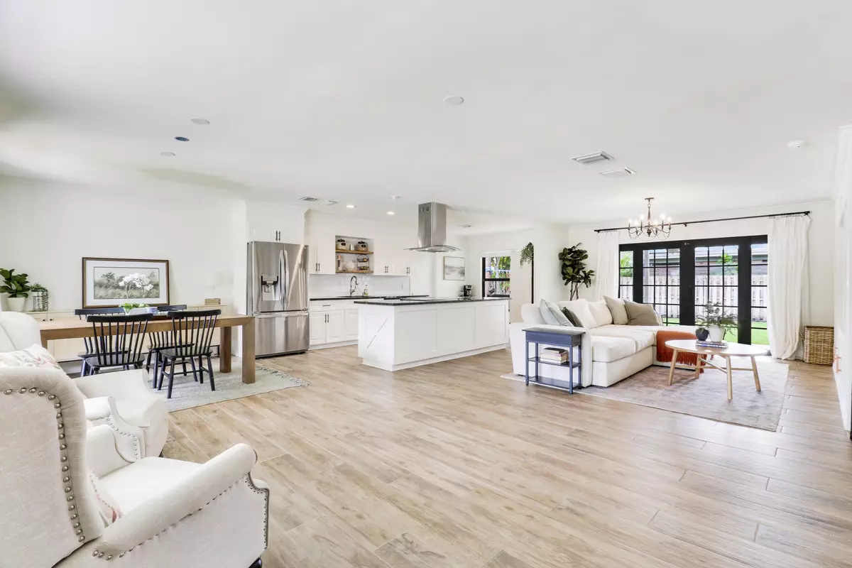 Jupiter, FL 33458,902 Oak CIR