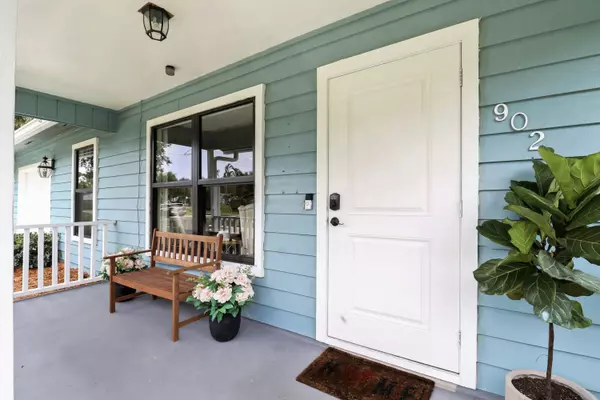 Jupiter, FL 33458,902 Oak CIR