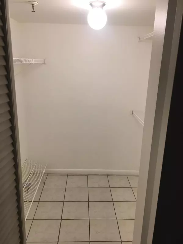 Boca Raton, FL 33487,5280 NW 2nd AVE 213