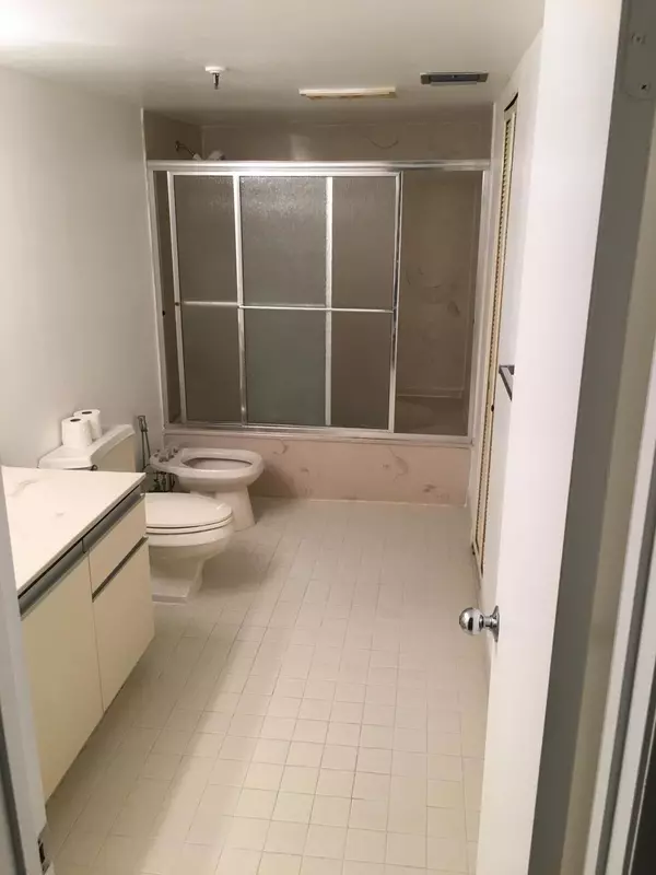 Boca Raton, FL 33487,5280 NW 2nd AVE 213