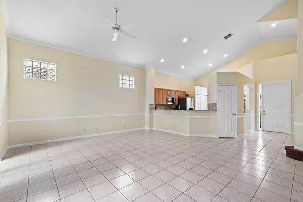 West Palm Beach, FL 33412,7690 Hummingbird CT