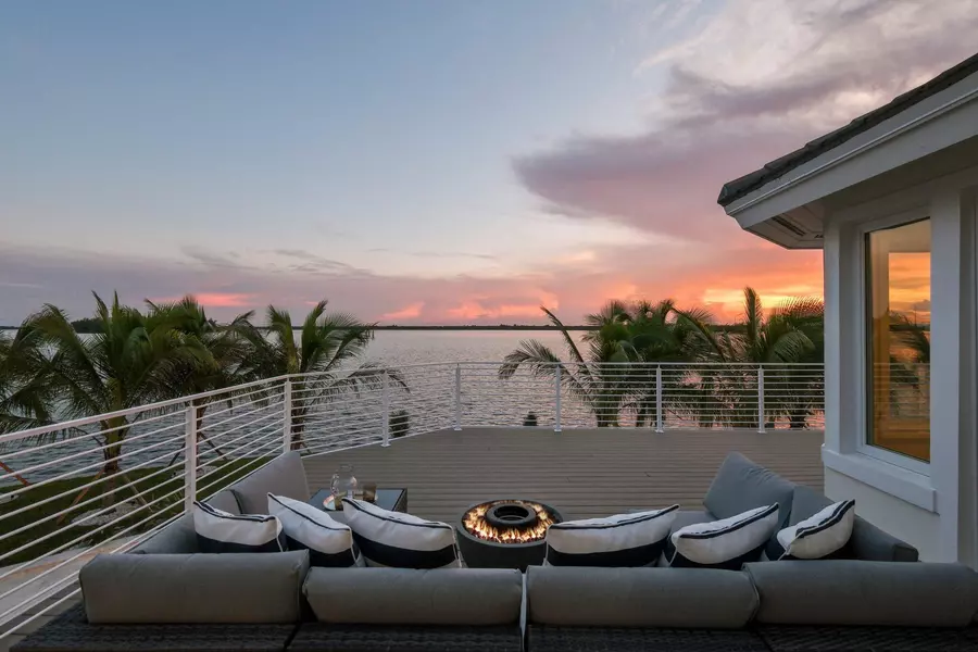 526 Point LN, Vero Beach, FL 32963