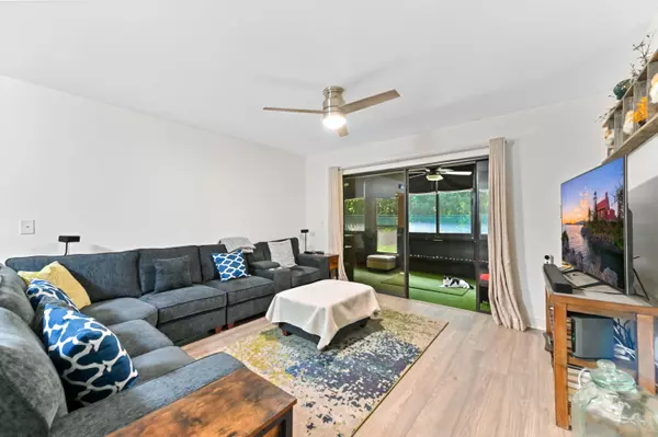 Stuart, FL 34994,1230 SE Parkview PL D2