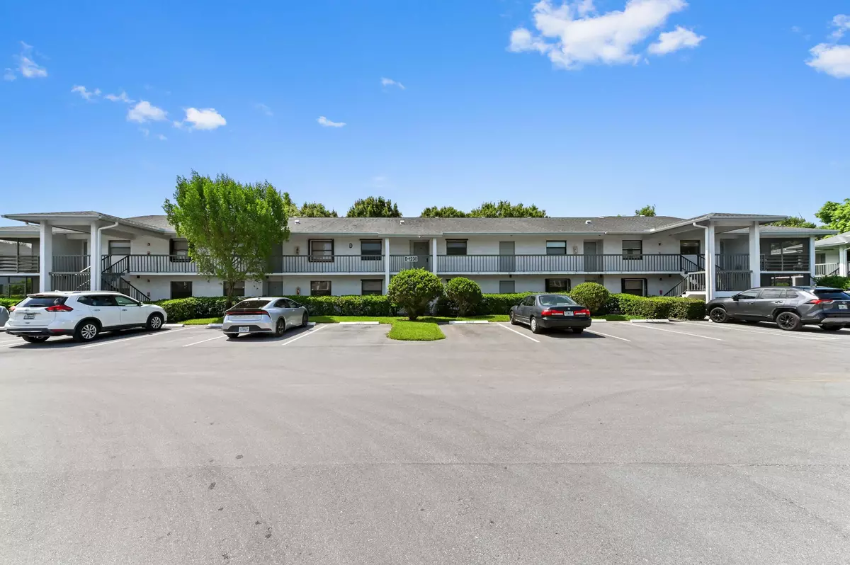 Stuart, FL 34994,1230 SE Parkview PL D2