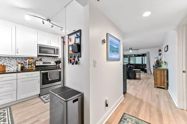 Stuart, FL 34994,1230 SE Parkview PL D2