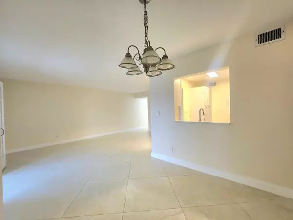 Lake Worth, FL 33467,3178 Via Poinciana 402 402
