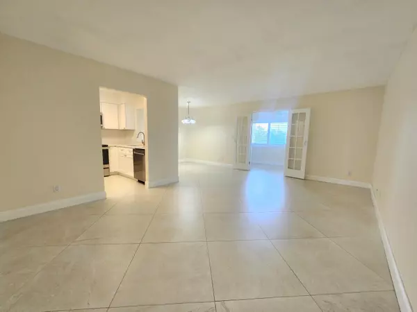 Lake Worth, FL 33467,3178 Via Poinciana 402 402