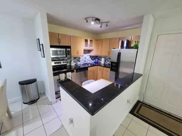 Miami, FL 33179,905 NE 199th ST 105