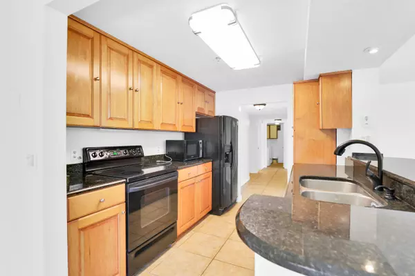 Boca Raton, FL 33487,859 Jeffery ST 301