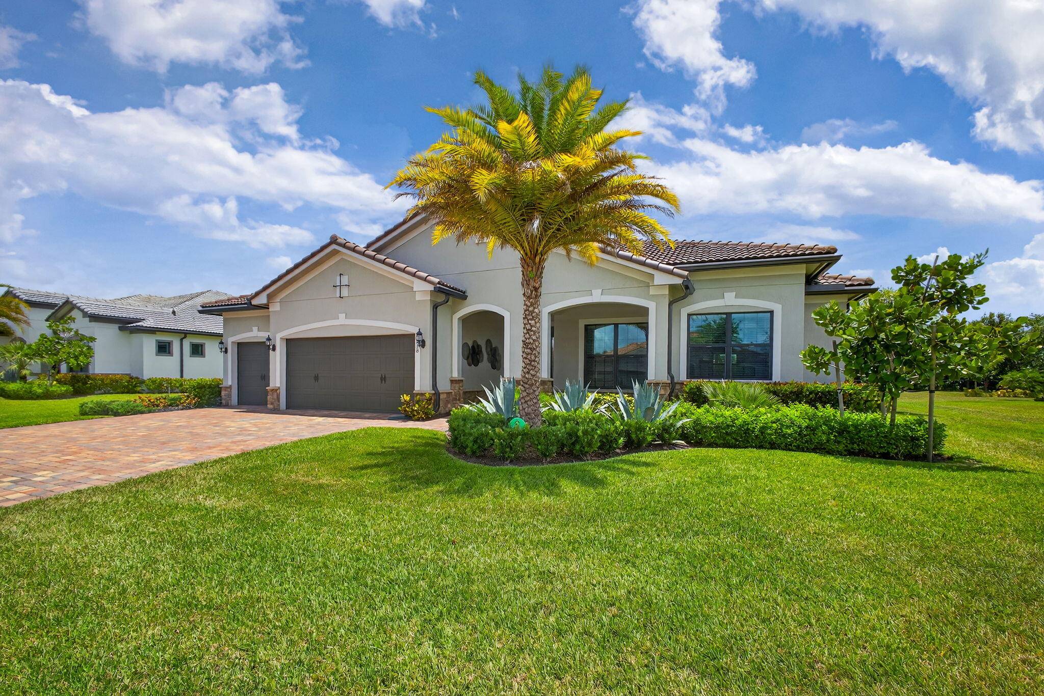 9218 Balsamo DR, Palm Beach Gardens, FL 33412