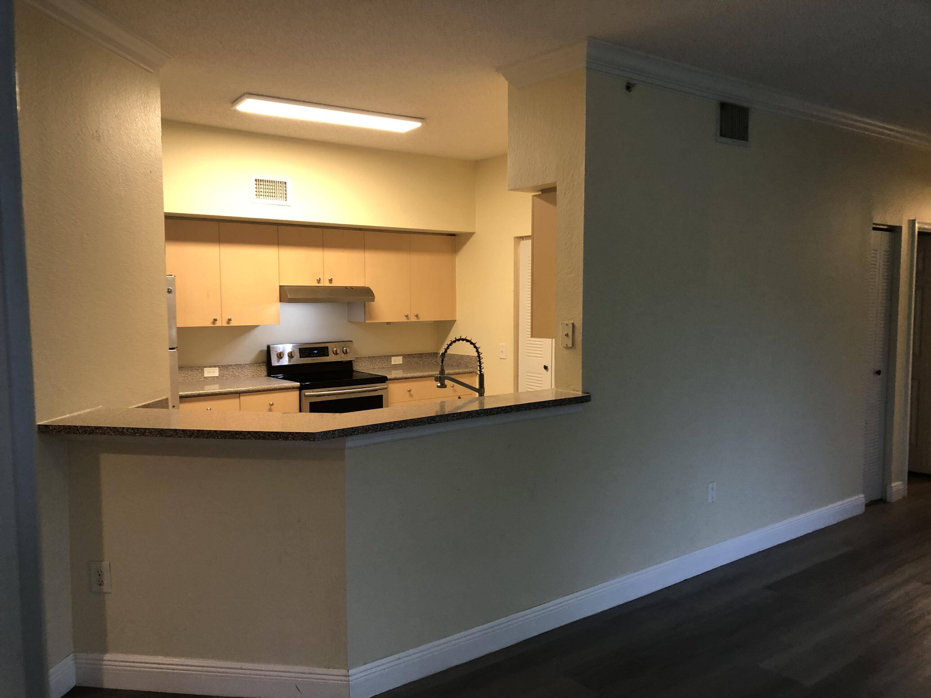 Royal Palm Beach, FL 33411,330 Crestwood 303 CIR 303