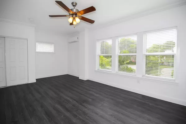 West Palm Beach, FL 33401,815 Upland RD 12