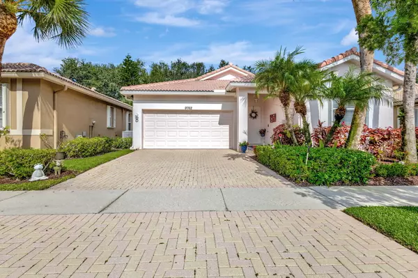 9762 Sandpiper LN, West Palm Beach, FL 33411