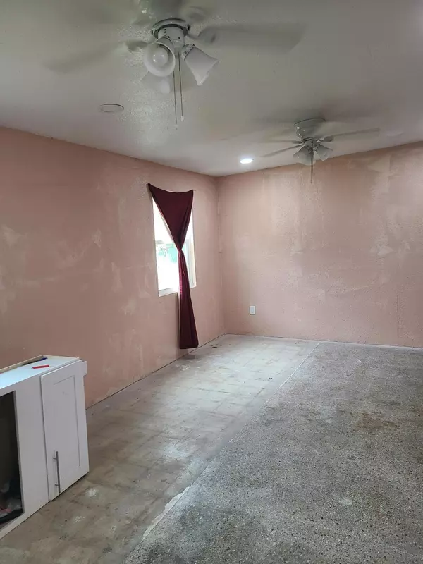 Riviera Beach, FL 33403,325 Silver Beach RD