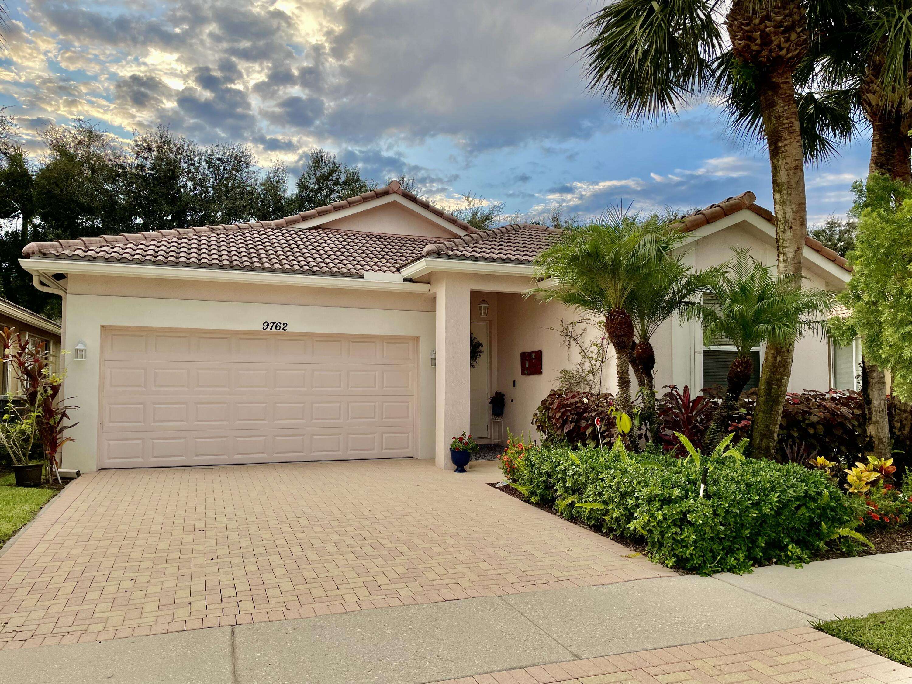 9762 Sandpiper LN, West Palm Beach, FL 33411