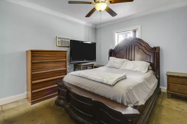 Riviera Beach, FL 33404,162 W 24th ST