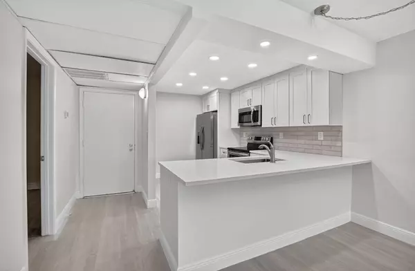 Boca Raton, FL 33432,4 Royal Palm WAY 3070