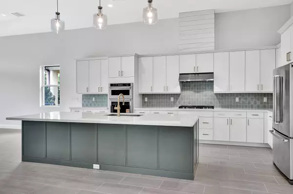 Port Saint Lucie, FL 34984,182 SE Calmo CIR