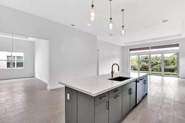 Port Saint Lucie, FL 34984,182 SE Calmo CIR