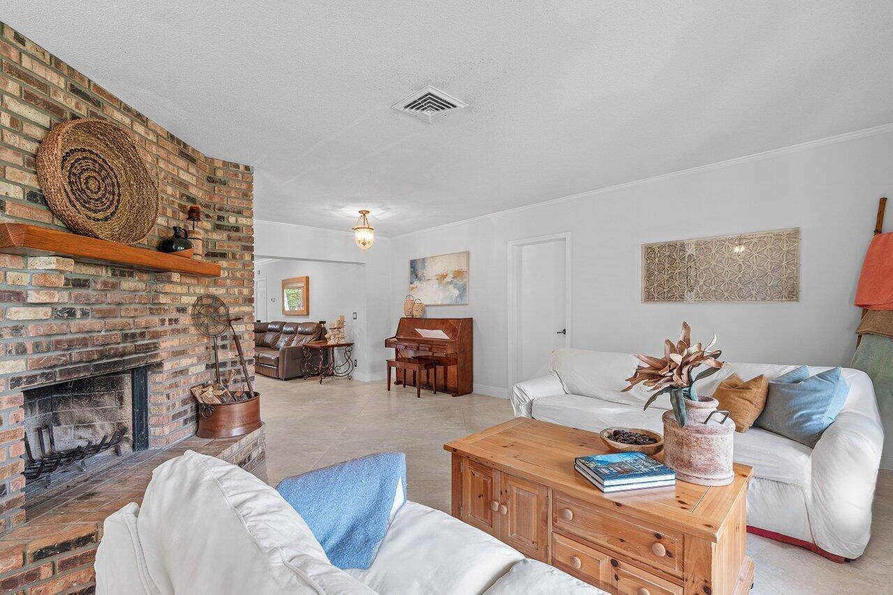 Boca Raton, FL 33486,1041 SW 7th ST