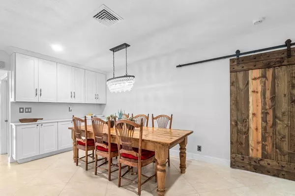 Boca Raton, FL 33486,1041 SW 7th ST