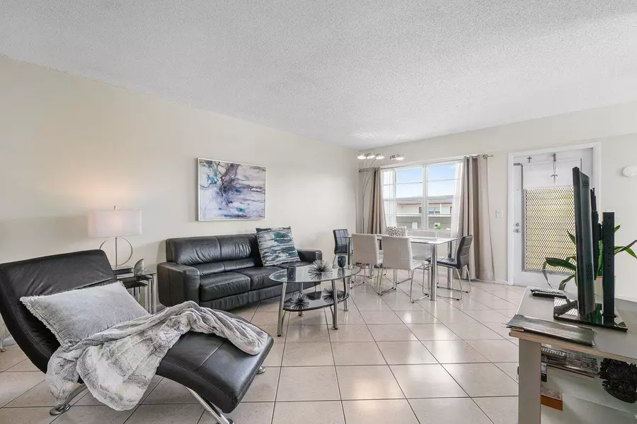 281 Fanshaw G, Boca Raton, FL 33434