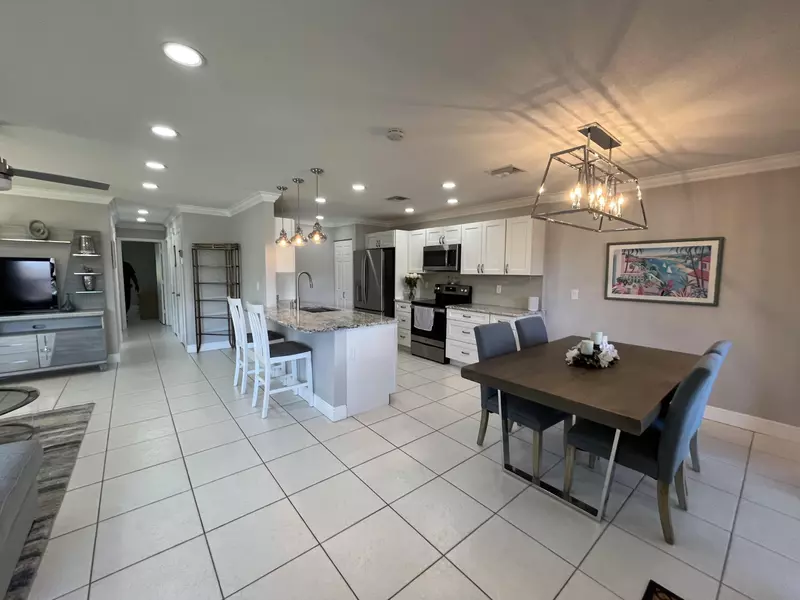 5779 Doris CT, Delray Beach, FL 33484