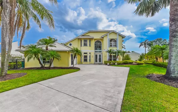 710 SE Essex DR, Port Saint Lucie, FL 34984