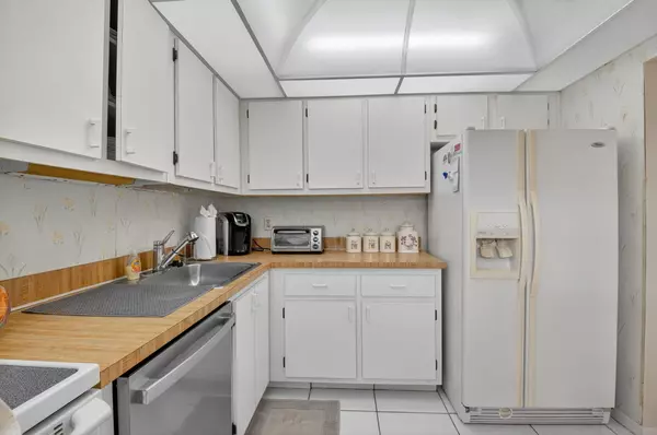 Boca Raton, FL 33433,7979 Eastlake DR 3-A