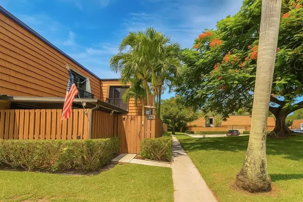 431 4th LN, Greenacres, FL 33463