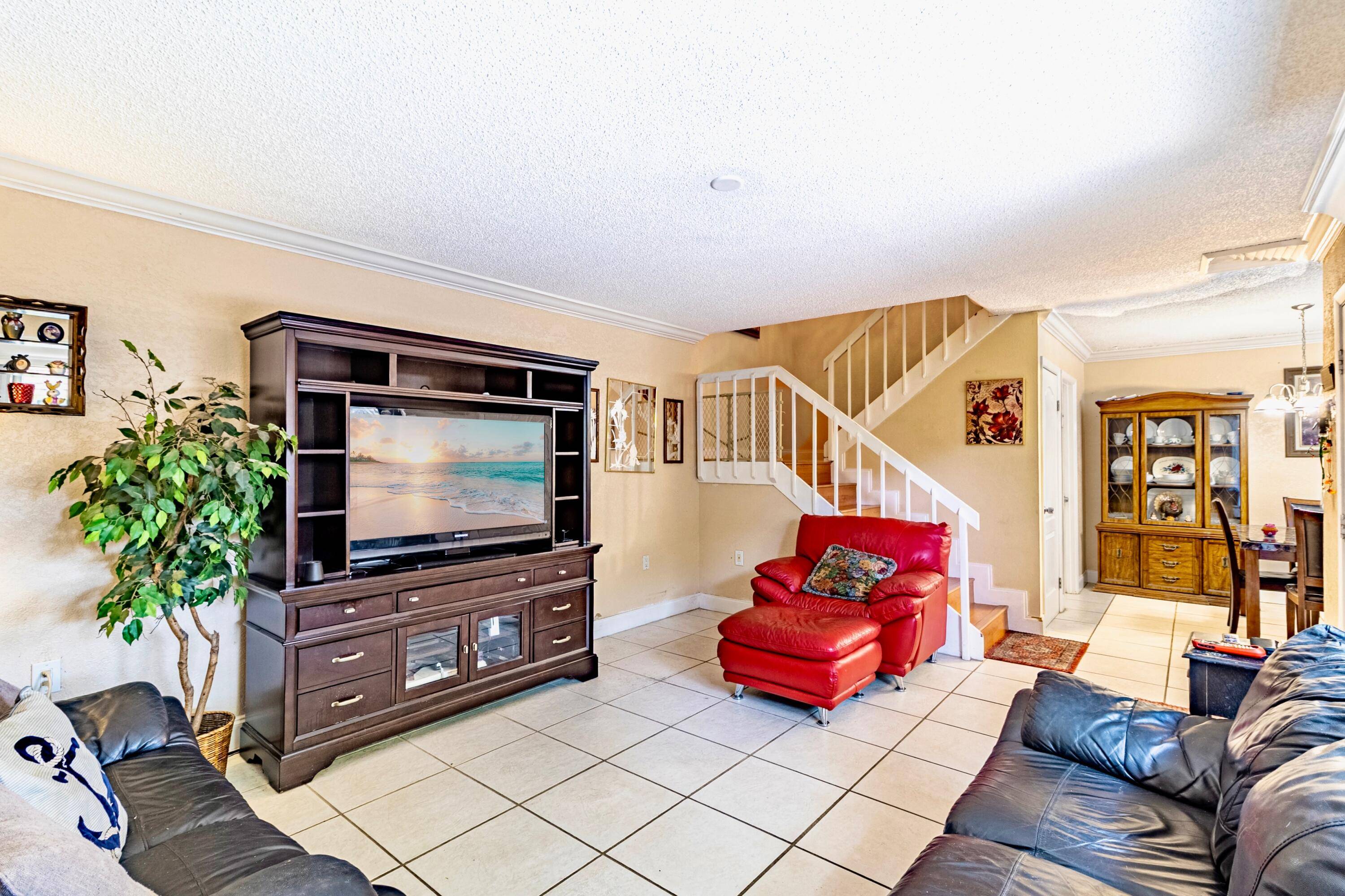 Greenacres, FL 33463,431 4th LN