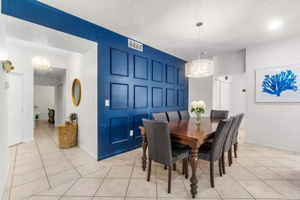 Hypoluxo, FL 33462,103 Half Moon CIR E2