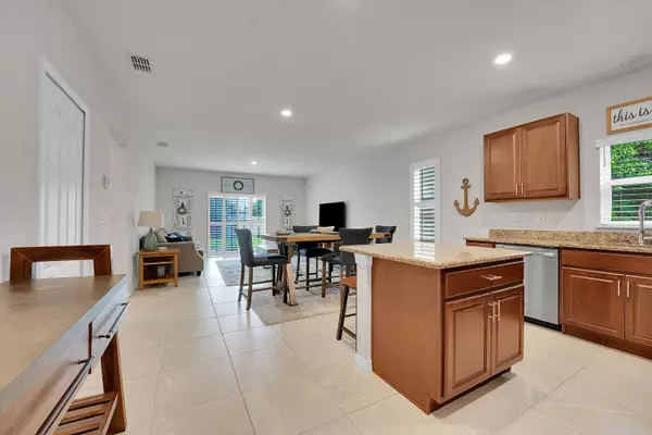 Port Saint Lucie, FL 34953,360 SW Film AVE