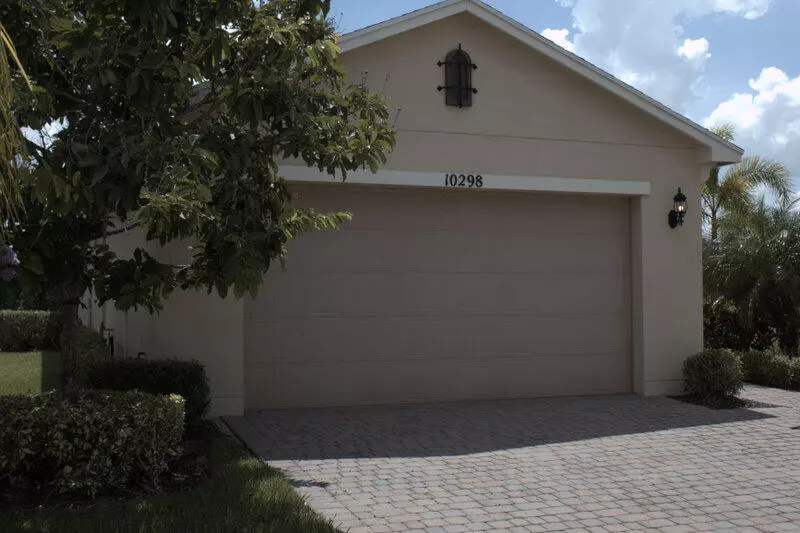 10298 SW E Silverberry CT, Port Saint Lucie, FL 34987