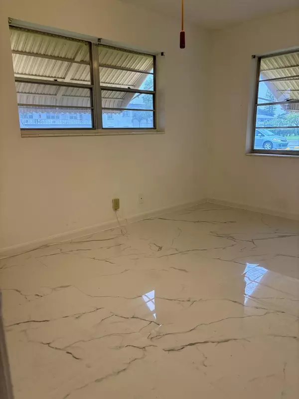 West Palm Beach, FL 33417,204 Salisbury I 204