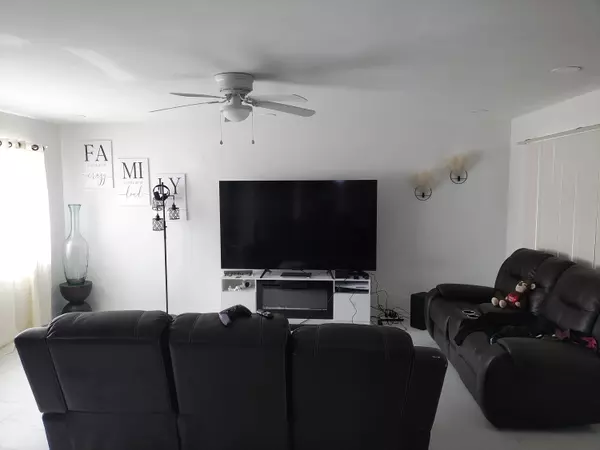 Fort Lauderdale, FL 33311,1249 NW 18th ST