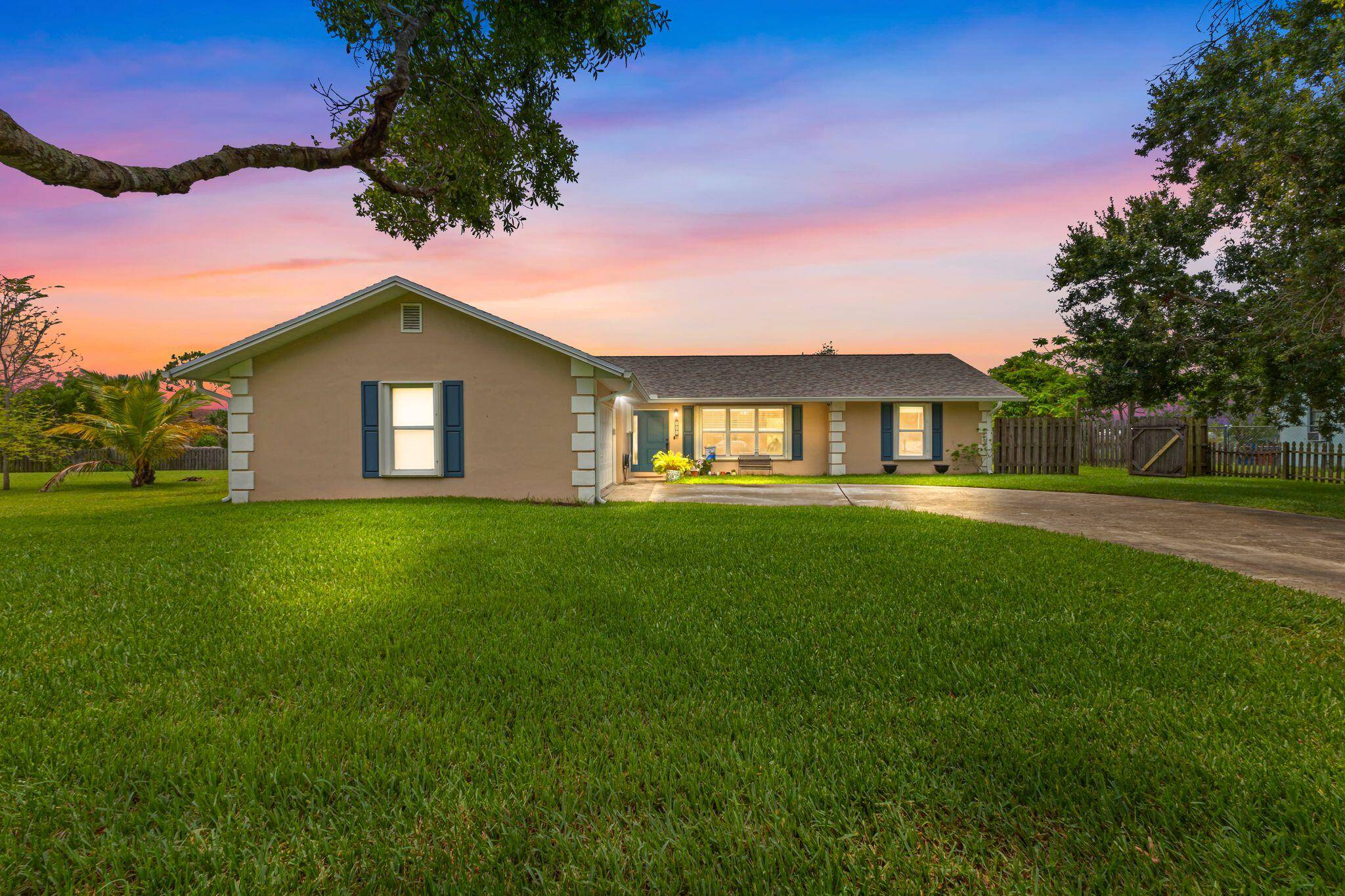 105 Sandalwood DR, Fort Pierce, FL 34947